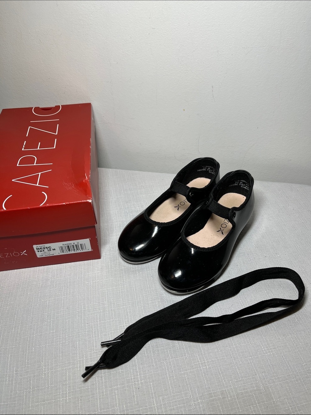 Capezio TELETONE TAP Black Patent Mary Jane Girls' Dress Shoes. Like new
SIZE 10